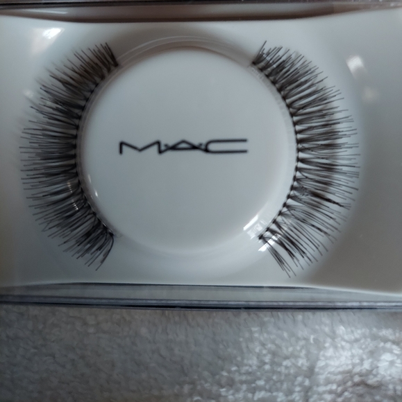NWT Mac Eyelashes - Picture 2 of 3